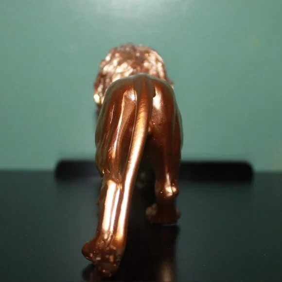Brand New Gold Resin Lion Statue Ornament Home Decor with Glittery Head - Picture 9 of 11